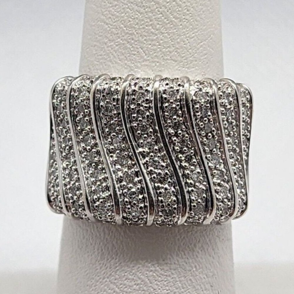 14K WHITE GOLD & DIAMOND RING  SIZE 5.5